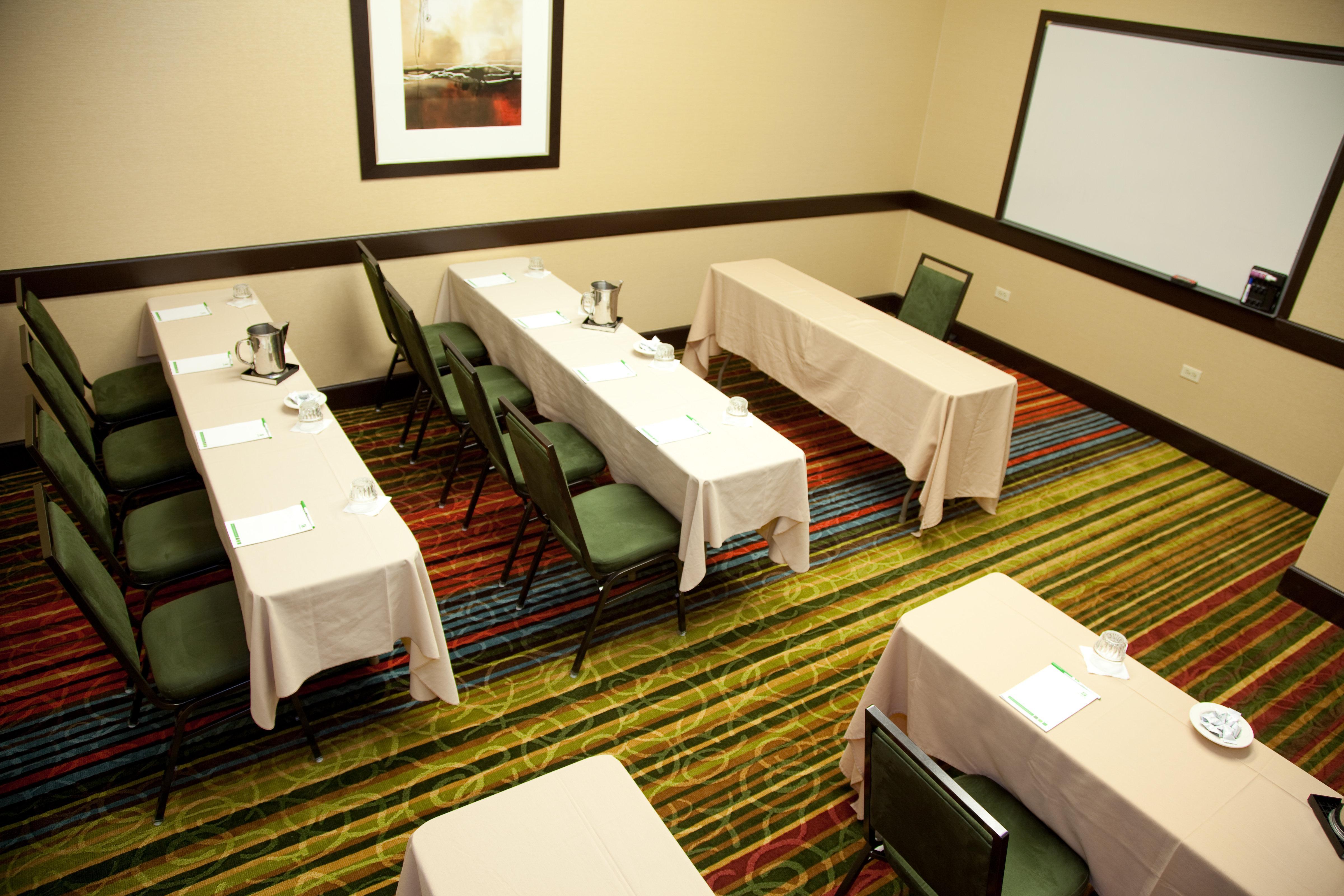 Holiday Inn Hotel & Suites Chicago Northwest - Elgin By Ihg Bagian luar foto